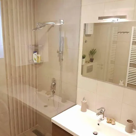 شقة Modern In The Center- Location *